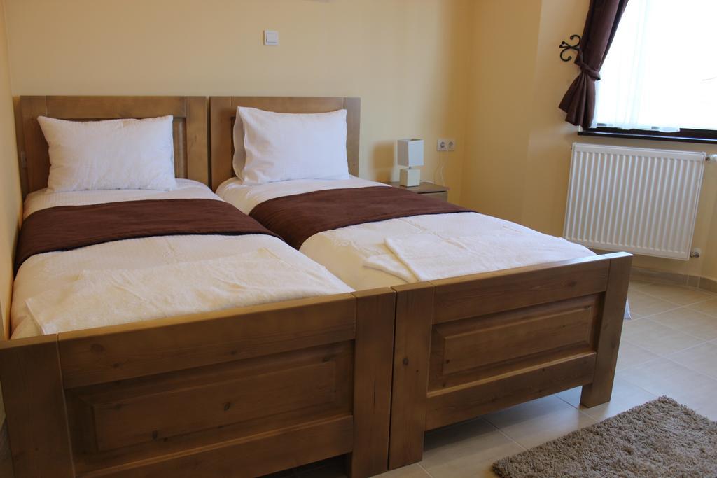 Alice Panzio Gold Bed & Breakfast Kalocsa Ruang foto