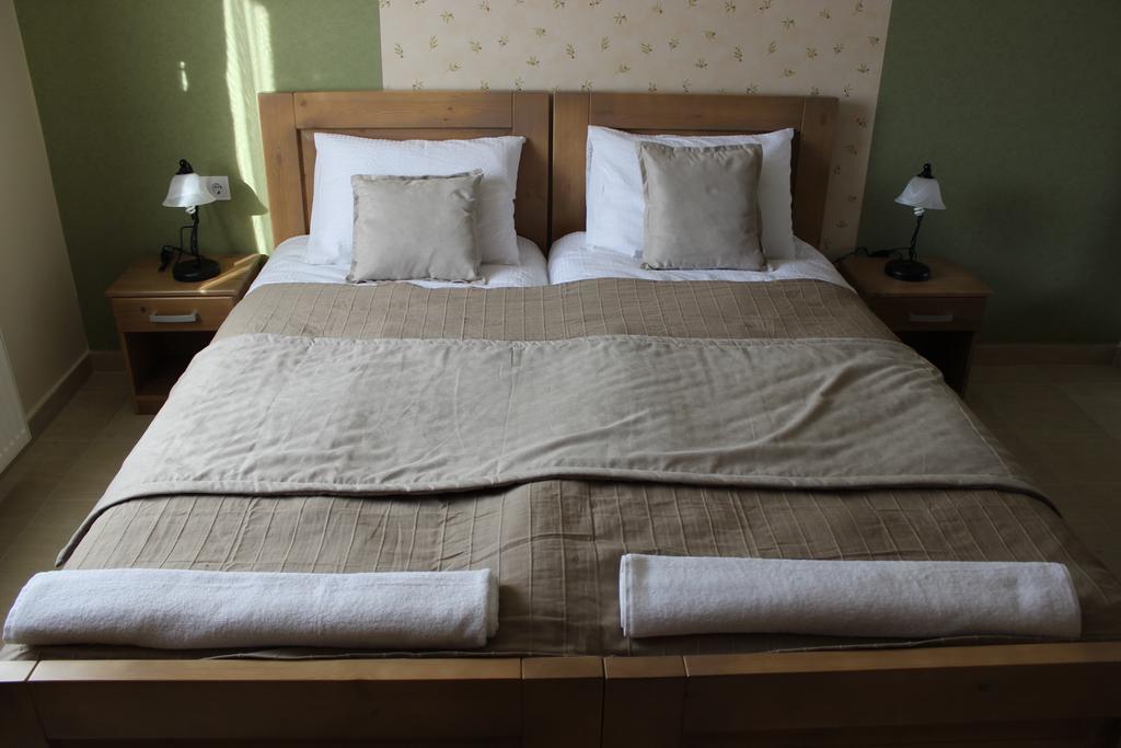 Alice Panzio Gold Bed & Breakfast Kalocsa Ruang foto